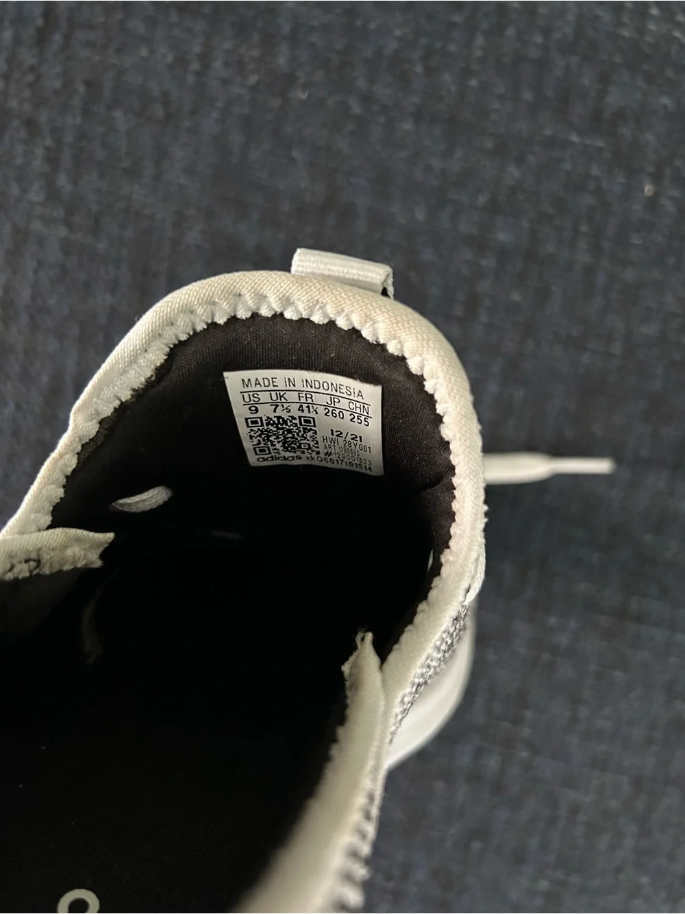 Adidas Women's Light Gray Knit Lace-Up Sneakers.Size 9